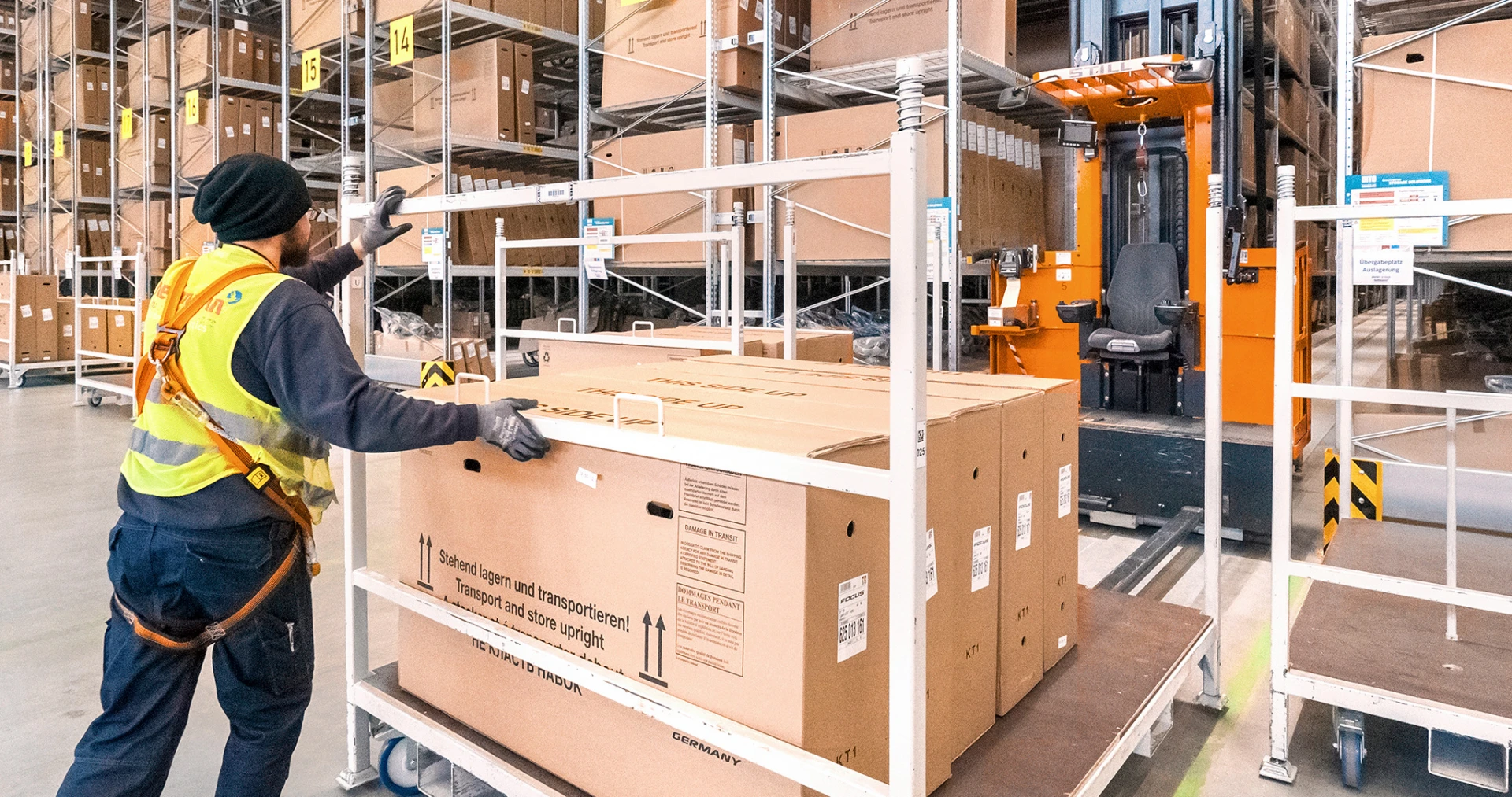 STILL_Whitepaper-Branchenloesungen_Logistik_2048x1080.jpg